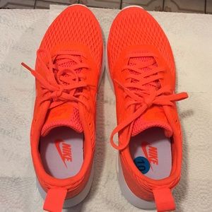 Men's Nike Air Max Tavas Total Crimson Size 10